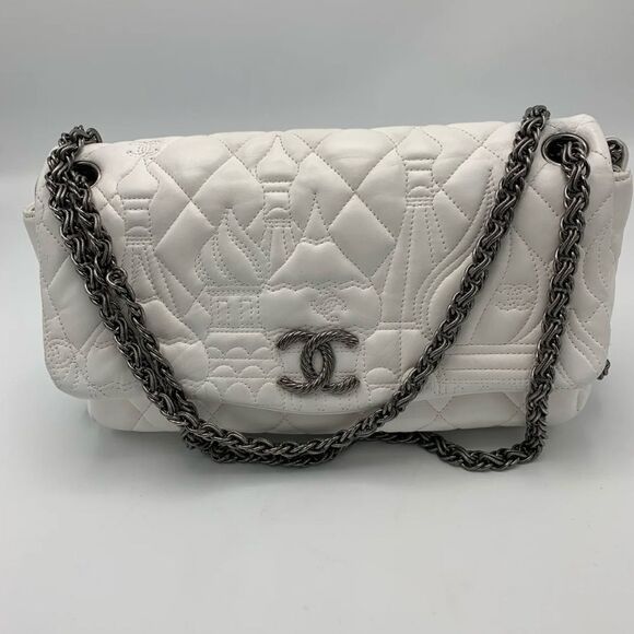 Chanel Moscow Kremlin  Cream Quilted Shoulder Bag with Iconic CC Closure - Picture 1 of 15